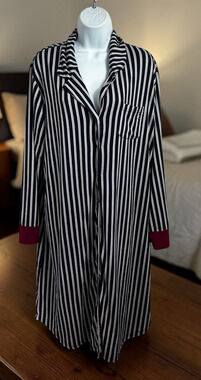 C. Wonder By Christian Siriano Nightgown Sz XL Soft Striped Long-Sleeve Button